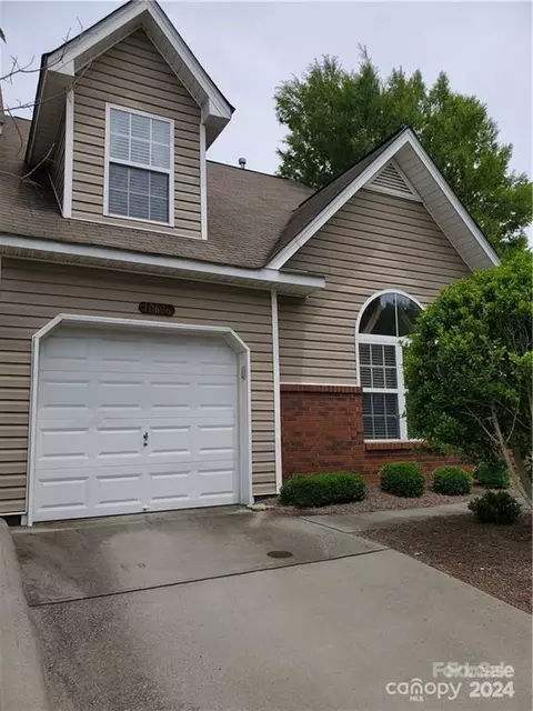 10606 Pointed Leaf Ct, Charlotte, NC 28213