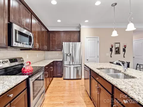Kitchen - 1034 Baldwin Dr, Lancaster, SC 29720 photo 3 of 4