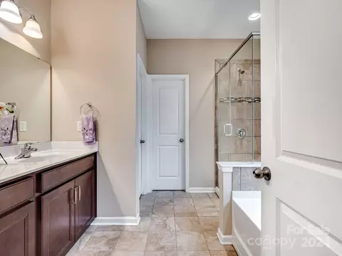 Bath - 1034 Baldwin Dr, Lancaster, SC 29720 photo 2 of 5