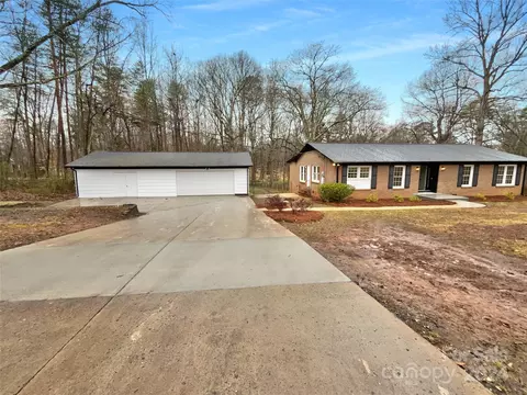 1060 D Kelly Cir, Clover, SC 29710