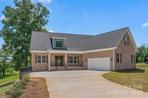 106 Eagles Landing Ln, Mocksville, NC 27028