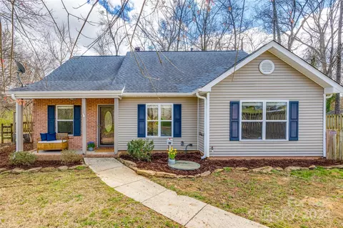 7404 Prindle Lake Dr, Charlotte, NC 28227