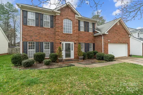6913 Sweetfield Dr, Huntersville, NC 28078