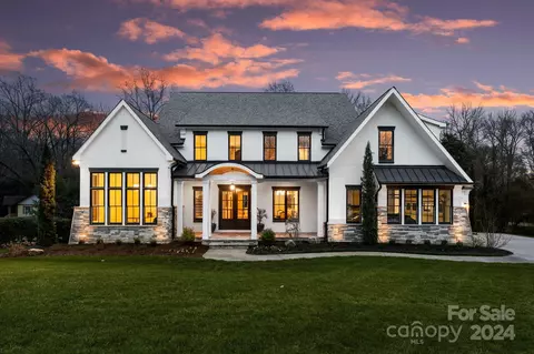 425 Mammoth Oaks Ln, Charlotte, NC 28270
