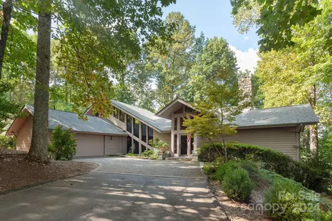 101 Tall Oak Ln, Flat Rock, NC 28731