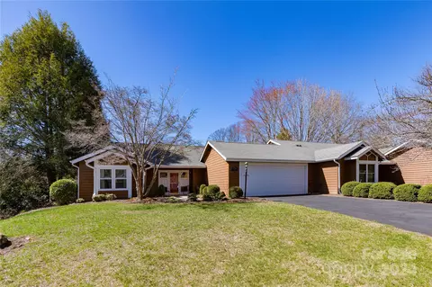 4 Laurel Place Dr, Asheville, NC 28803