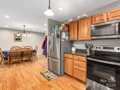 Kitchen - 77 Yorkshire Dr, Sylva, NC 28779 photo 2 of 3