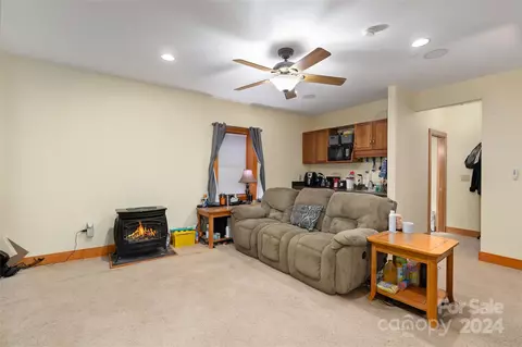 Living - 77 Yorkshire Dr, Sylva, NC 28779 photo 2 of 2