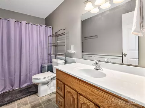 Bath - 77 Yorkshire Dr, Sylva, NC 28779 photo 1 of 2