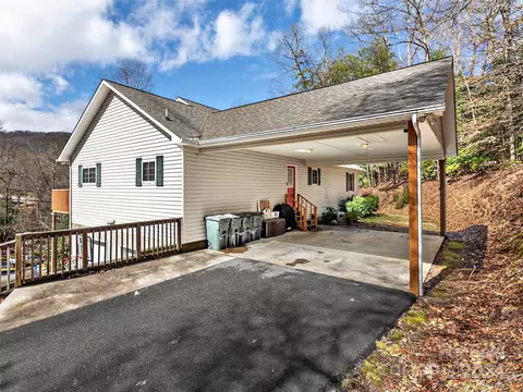 Exterior - 77 Yorkshire Dr, Sylva, NC 28779 photo 2 of 3