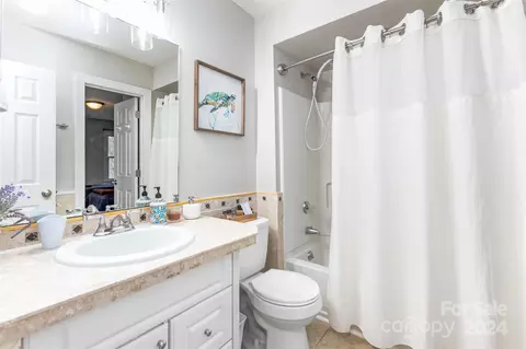 Bath - 4237 Settlement Dr, Durham, NC 27713 photo 3 of 5
