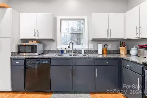 Kitchen - 4237 Settlement Dr, Durham, NC 27713 photo 2 of 4