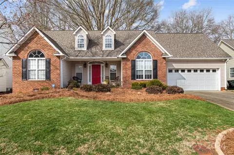 135 Millers Crossing Ct, Winston Salem, NC 27103