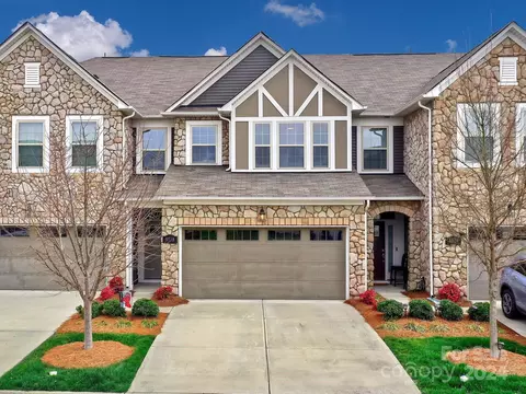 5718 Lachlan Hill Ln, Charlotte, NC 28278