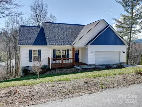 157 Plantation Dr, Hendersonville, NC 28792