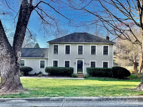 334 31st Avenue Ne Ct NE, Hickory, NC 28601