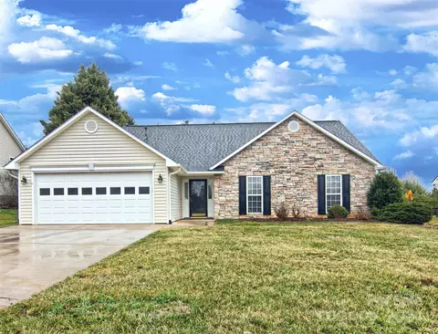 15 Farm Valley Rd, Fletcher, NC 28732