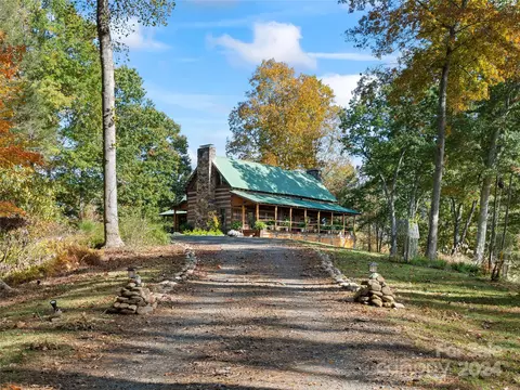 698 English Ln, Bakersville, NC 28705
