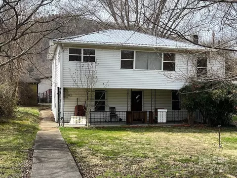 71 Spring St, Hot Springs, NC 28743