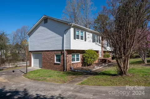 2305 Applegate Dr, Concord, NC 28027 photo 6