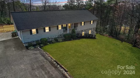 290 Mountain Ivy Dr, Marion, NC 28752