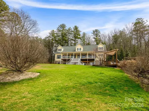 644 Salisbury Rd, Hendersonville, NC 28792