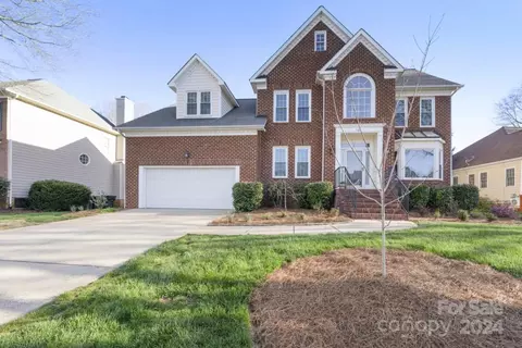 1105 Foxfield Rd, Waxhaw, NC 28173