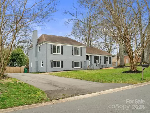 7041 Foxworth Dr, Charlotte, NC 28226
