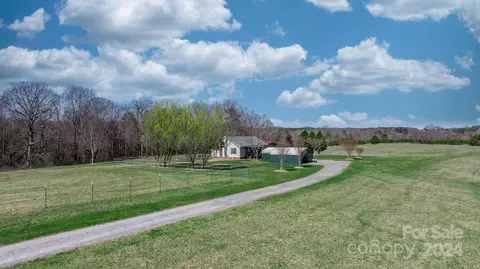 1495 Old Charlotte Rd, Taylorsville, NC 28681
