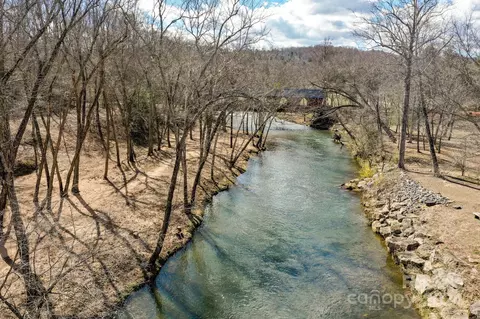 155 Cammies Ln, Lake Lure, NC 28746