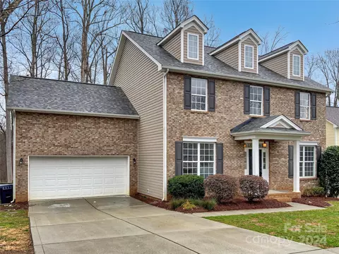 6421 Colonial Garden Dr, Huntersville, NC 28078