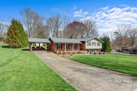 215 6th Ne St NE, Conover, NC 28613 photo 2