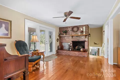215 6th Ne St NE, Conover, NC 28613 photo 8