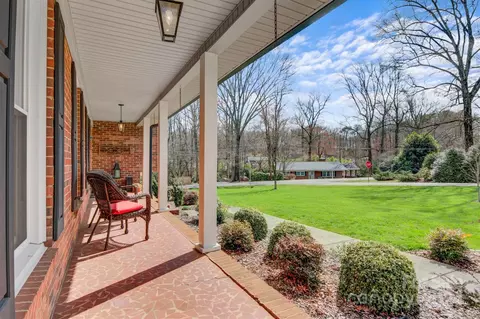 215 6th Ne St NE, Conover, NC 28613 photo 4