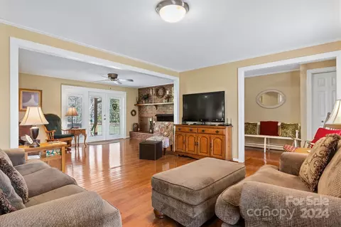 215 6th Ne St NE, Conover, NC 28613 photo 6
