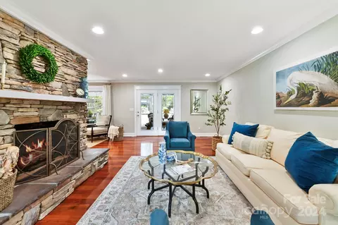 Living - 1305 Quail Dr, Monroe, NC 28112 photo 2 of 6