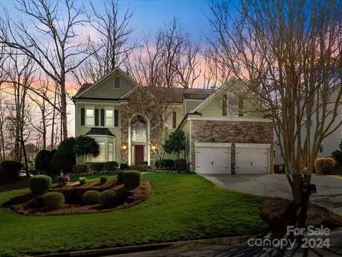 11020 Thornhill Club Dr, Charlotte, NC 28277
