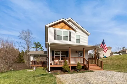 67 Southwood Dr, Weaverville, NC 28787
