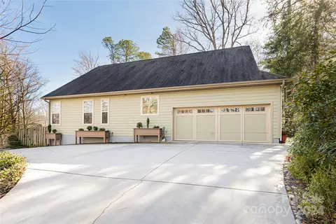 52 Bethel Dr, Black Mountain, NC 28711