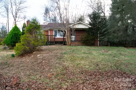 3682 Chimney Rock Rd, Hendersonville, NC 28792