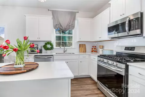 Kitchen - 1670 Loggerhead Dr, Lancaster, SC 29720 photo 3 of 3