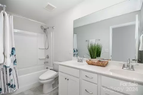 Bath - 1670 Loggerhead Dr, Lancaster, SC 29720 photo 2 of 3