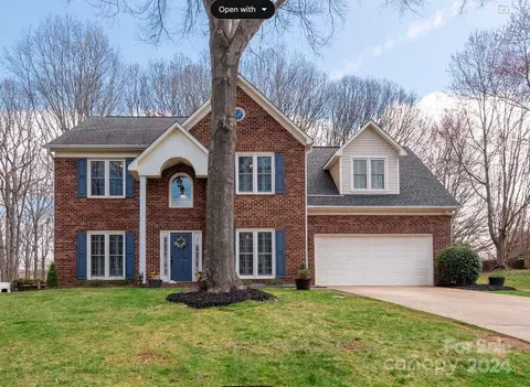 16914 Cambridge Grove Dr, Huntersville, NC 28078