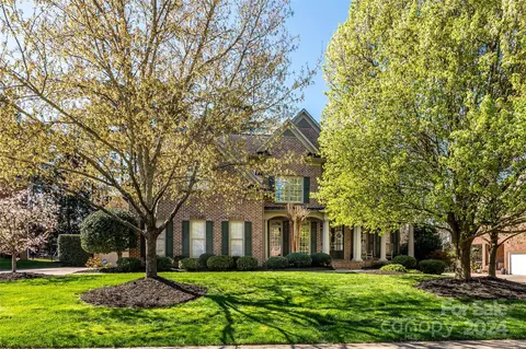 7407 Stonehaven Dr, Waxhaw, NC 28173