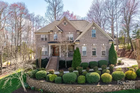7593 Turnberry Ln, Stanley, NC 28164