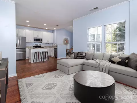 1802 Robinwood Village Dr, Gastonia, NC 28054