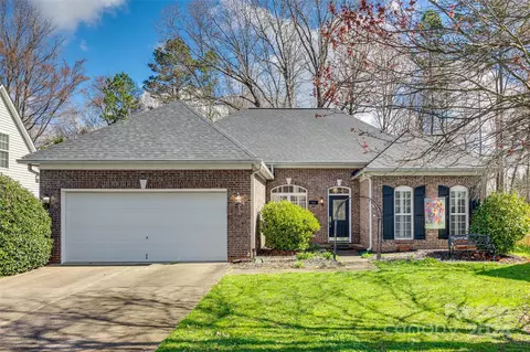 13621 Edgetree Dr, Pineville, NC 28134
