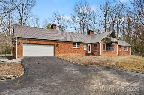 118 Underwood Dr, Hendersonville, NC 28739