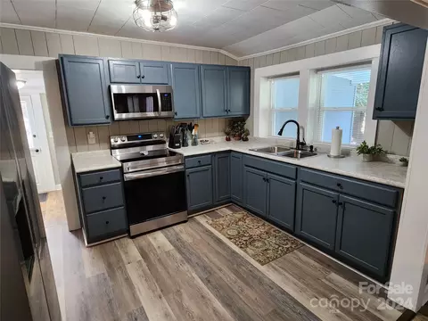 Kitchen - 4072 Bennett Rd, Morganton, NC 28655 photo 1 of 2