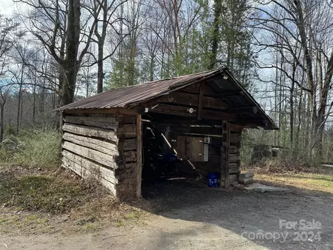 Exterior - 4072 Bennett Rd, Morganton, NC 28655 photo 7 of 8